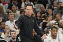 馬刺代理主帥：球隊仍存隱患，未能應對對手強硬對抗