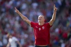 24歲247天，哈蘭德成為歐洲第二年輕國家隊40球先生，僅次于姆巴佩