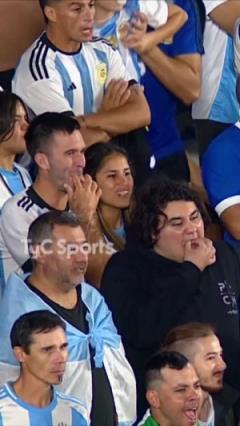 維尼修斯賽前熱身向看臺(tái)揮手，遭阿根廷球迷狂噓