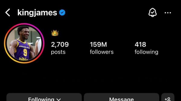 詹姆斯興奮改IG頭像致敬布朗尼爆砍39分瞬間