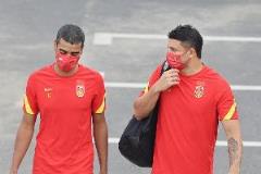 記者：歸化球員年薪或達(dá)700萬(wàn)歐 艾克森阿蘭與高拉特薪資對(duì)比引關(guān)注