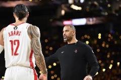 烏度卡：申京和亞當斯同時出戰(zhàn)，籃板球表現(xiàn)出色，將繼續(xù)搭檔作戰(zhàn)