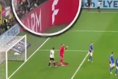 德意之戰(zhàn)小球童一夜走紅！巴薩：你不要過來啊！