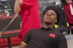 放松，塞爾吉尼奧賽前訓(xùn)練與隊(duì)友猜拳有說有笑