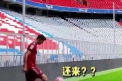 太全面了，這真是中鋒該有的腳法？拜仁球迷：萬子，隊危速歸！