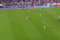 想象力！大馬丁后場大腳長傳阿爾瓦雷斯，吊射差點進了