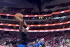 扣籃之王！拉文熱身中隨便一扣，感覺(jué)就是50分扣籃！