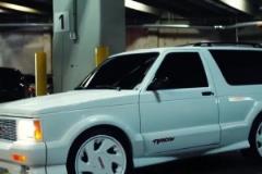 真帥?。。《嚨陌捎褋砜纯?，布克這是什么座駕