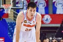 任駿飛攻守全能14分5助2帽 正負(fù)值+7助力球隊(duì)取勝