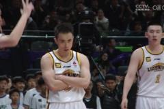 鞍山姆巴佩趙繼偉壓時間單打讀秒飆進壓哨三分 冷酷抱臂慶祝