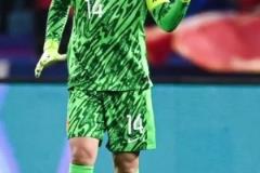 尷尬！王大雷剛在杭州領(lǐng)取中國金手套獎，對澳大利亞時(shí)黃油手丟球