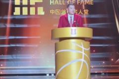 劉玉棟曬鞏曉彬名人堂發(fā)言并配文：酒量我也差點意思的~