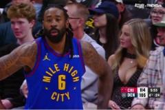 必須加雞腿！昨日小喬丹身后驚現(xiàn)一豐滿美女，被攝影師敏銳捕捉