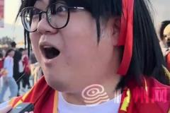 球迷COS哪吒為國足加油：我命由我不由天，給我破?。。? style=