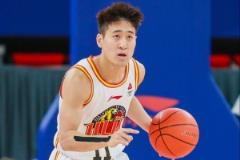 姜偉澤三分8中4+罰球2中2高效輸出18分2板4助