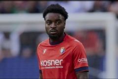 奧薩蘇納后衛(wèi)博約莫抵達巴塞羅那完成長途旅行