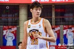 王浩然17投9中砍23分2籃板2助攻2搶斷1蓋帽正負(fù)值+23