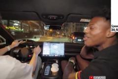 他真喜歡?。考卓焊缰鲃?dòng)要求聽(tīng)大張偉的《陽(yáng)光彩虹小白馬》