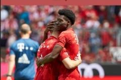 里貝里分享與戴維斯擁抱照片：早日康復(fù)，你的回歸將更強大