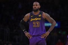 詹姆斯：我犯了糟糕的失誤，有人從半場投進(jìn)制勝球向他致意