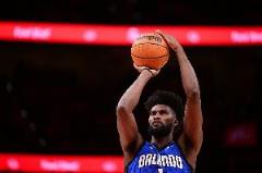 艾薩克僅出戰(zhàn)6分鐘，莫斯利稱其上場時間取決于對位安排