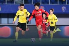 記者：李新翔首次首發(fā)表現(xiàn)亮眼 超過武磊首秀 接下來要看蒯紀聞表現(xiàn)