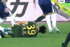 王鈺棟遭兇狠犯規(guī)受傷下場 賽后稱無大礙