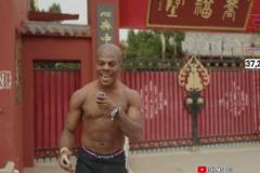 Speed中國(guó)行鄭州站：光頭造型現(xiàn)身少林寺上香拜佛