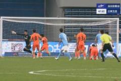 埃杜-加西亞頭球雙響，新鵬城2-2玉昆扳平比分