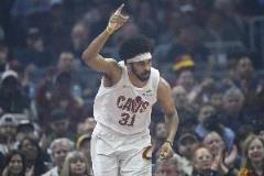 末節(jié)轟出19分！賈勒特-阿倫11投10砍下賽季新高29分+16籃板