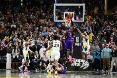 NBA歷史僅兩人曾三次壓哨絕殺同一支球隊(duì)：?jiǎn)痰づc詹姆斯