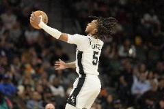 凱爾登：卡斯?fàn)栒宫F(xiàn)了無(wú)限潛力，保持了球隊(duì)競(jìng)爭(zhēng)力