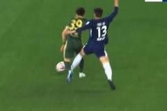 鄭凱木因踢傷王鈺棟遭網(wǎng)友狂攻，微博被刷數(shù)百條：毒瘤、印尼給你多少錢？