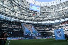 霸氣！大連英博主場升起巨幅TIFO：我們是大連