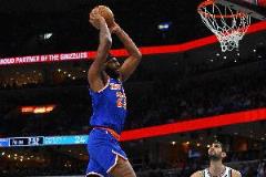 米切爾-羅賓遜半場10板4前場板太能搶了！