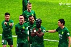 早有準備，實拍：法比奧破門后拿出藏在廣告牌后的面具慶祝