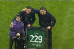 國安為于大寶舉辦退役儀式，贈229號紀(jì)念球衣