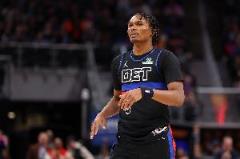 奧薩爾半場高效表現(xiàn)：9投5中砍12分5板2帽正負(fù)值+14領(lǐng)跑全場