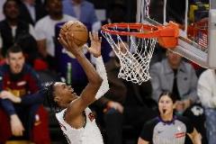 馬龍贊沃特森是本場最佳防守球員，視其為球隊未來關(guān)鍵成員