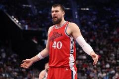 里程碑！祖巴茨快船生涯籃板數(shù)超越史文-奈特，升至隊史第六位