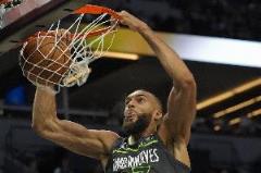 芬奇：戈貝爾今天必須展現(xiàn)拿DPOY的水準(zhǔn) 為球隊(duì)奠定基調(diào)