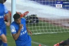 比賽第66分鐘，米內羅扳平比分，申花1-1河南