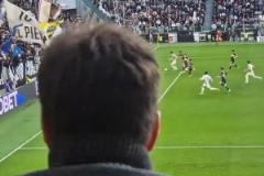 戲耍防守！現(xiàn)場(chǎng)直拍伊爾迪茲一條龍破門助尤文圖斯戰(zhàn)勝對(duì)手！