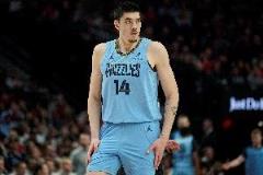 扎克-埃迪上半場(chǎng)高效表現(xiàn)：6投5中貢獻(xiàn)10分6籃板1助攻1蓋帽