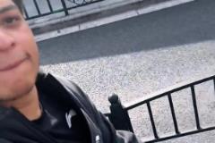 單車質(zhì)量還可以哈！上海外援洛夫頓騎著共享單車在街頭閑逛~