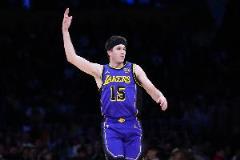 費(fèi)舍爾：里夫斯展現(xiàn)團(tuán)隊(duì)籃球智慧，多維影響比賽走勢(shì)