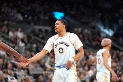 凱爾登高效輸出23分6板3助展現(xiàn)全面表現(xiàn)