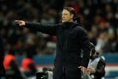 圖片報(bào)：科瓦奇與詹、施洛特貝克及格羅斯討論隊(duì)內(nèi)關(guān)鍵事務(wù)