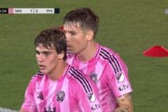 邁阿密取得領(lǐng)先！克雷馬斯基助攻泰勒打空門得手！