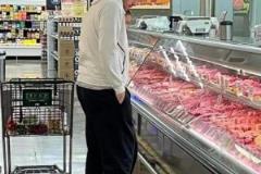 東子：今天贏球了，要不要整點(diǎn)五花肉獎(jiǎng)勵(lì)一下